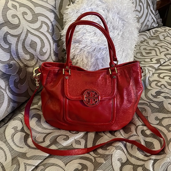 Tory Burch Handbags - Large Tory Burch patent Leather shoulder bag